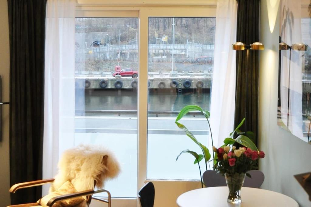 Cozy By The Fjord In Modern *
