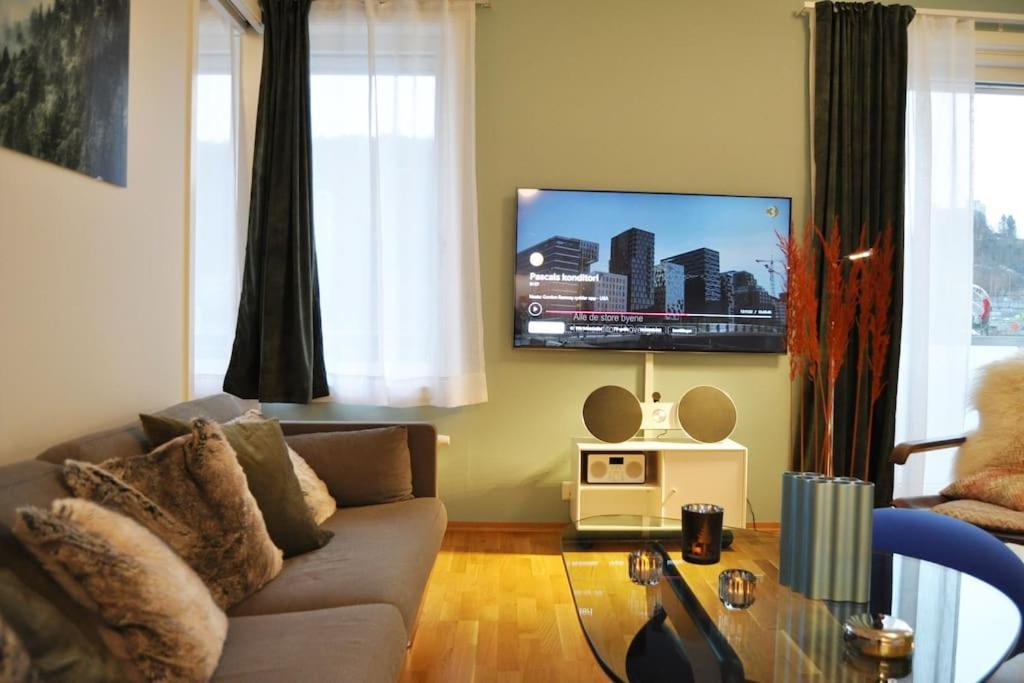 Cozy By The Fjord In Modern Lejlighed
